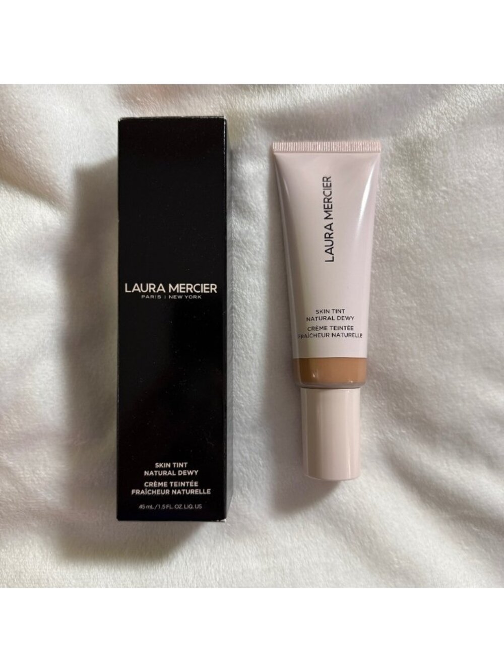 Laura Mercier Long-Wear Tinted Moisturizer Skin Tint Natural Dewy in "3N Sand"